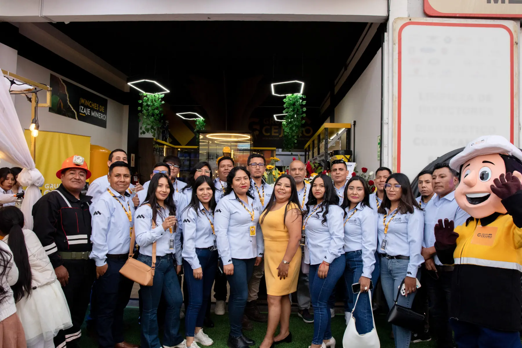 Grupo Miner Cejuro empresa de equipos y suministros para minería en Perú
